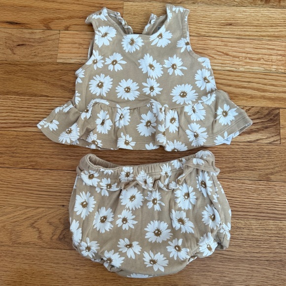 12-18m Two Piece Floral Baby Gap Set - Picture 2 of 3